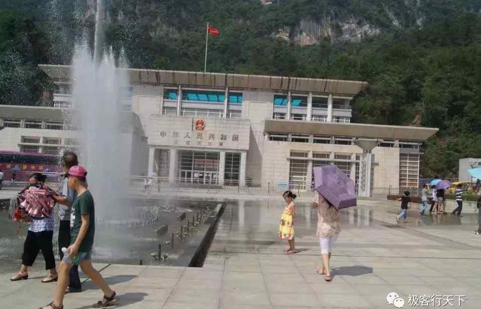 友谊关下 中国十大名关之友谊关，和平来之不易，值得好好珍惜！