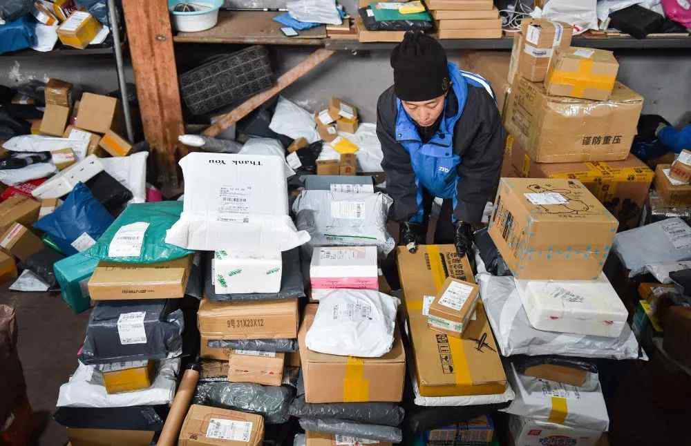 送年货 新华社记者跟着中通小哥送年货