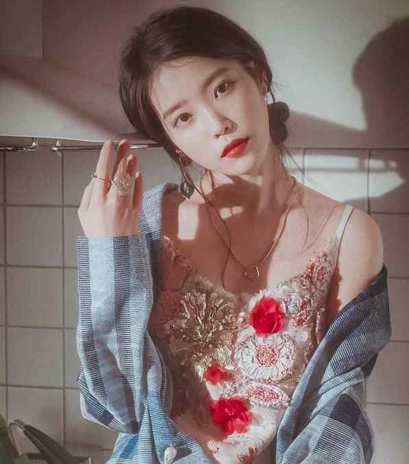 嘟嘟娃娃 IU嘟嘟娃娃唇戳萌点