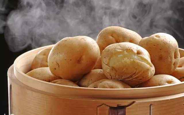快速降糖方法 快速降血糖：土豆是降糖高手？方式很重要，糖友牢记5点！妙用！