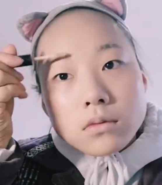 伍陆柒 小姐姐仿妆“刺客伍陆柒”，开始：大脑门很醒目，结果：刘海更是一绝