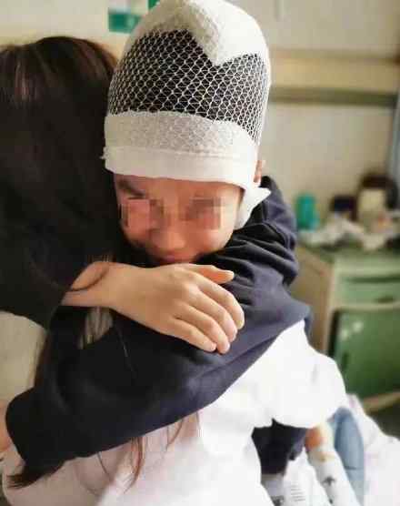 老师揪学生头发致皮骨分离被刑拘 家长称校方曾提议赔偿50万元了事