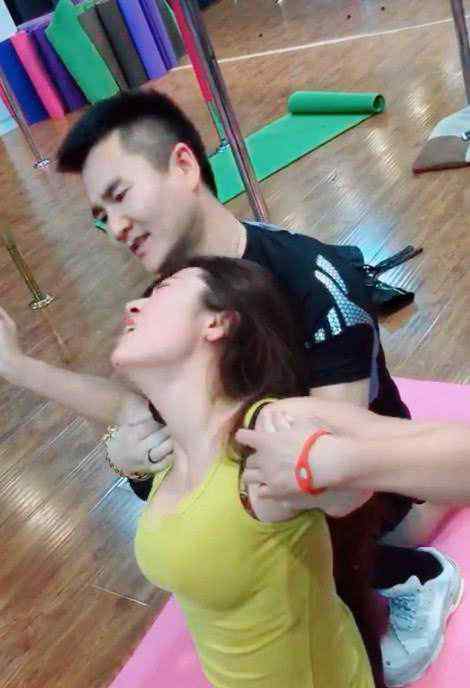 劈叉视频痛苦视频 女生劈叉痛苦视频，女生练习劈叉有什么好处