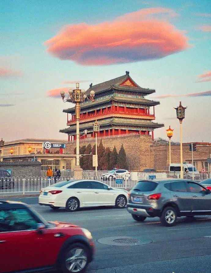 北京ufo 罕见！北京上空惊现“飞碟云”，太意外太美丽