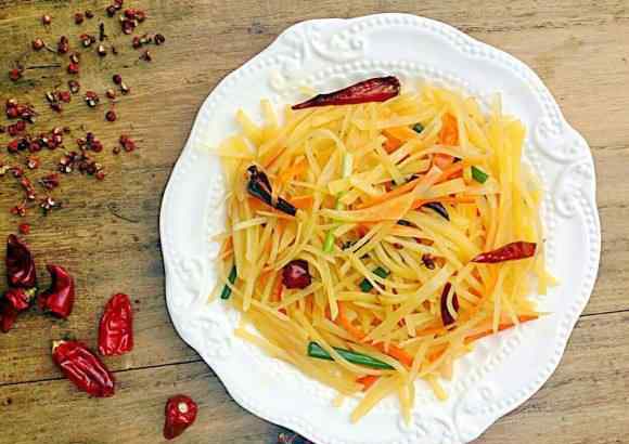 土豆变青了能吃吗 变绿土豆还能不能食用？
