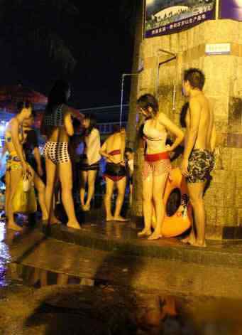 深圳海边哪里好玩 深圳海滨浴场尴尬女人，深圳浴场哪里好玩？