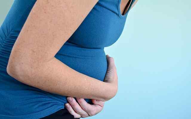 孕晚期肚子痛但没见红 孕晚期身体发出3种信号，就有可能提前分娩，别傻傻的等预产期了