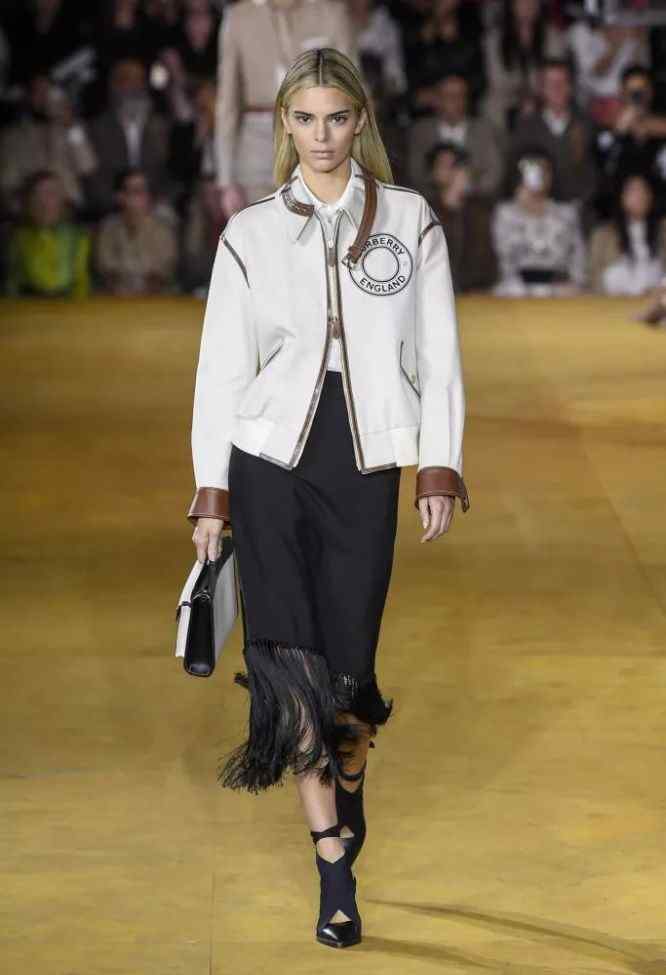 巴宝莉经典款包包 Burberry巴宝莉衣服包包奢侈品经典款