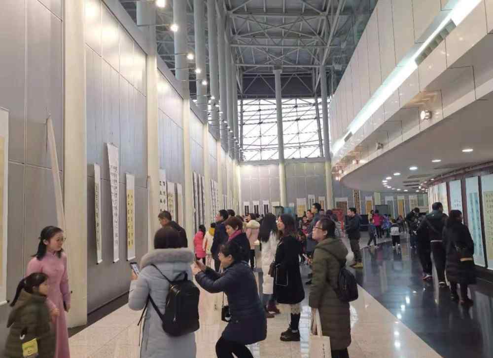 李国强书法 李国强书法工作室首届师生书法展开幕 百余幅佳作亮相
