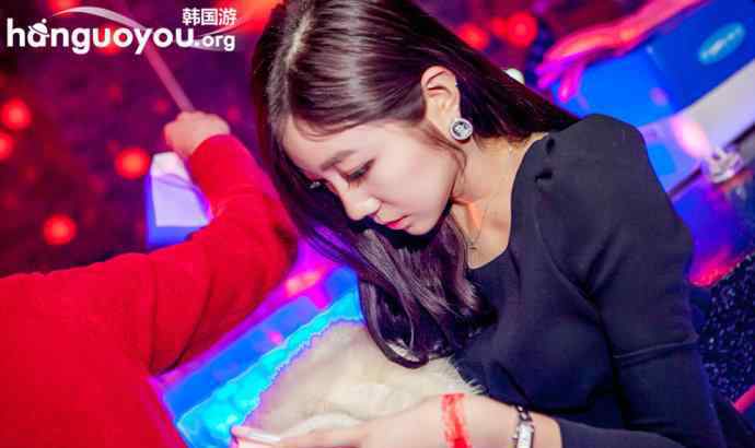 美女热舞慢摇 美女夜店都在干什么事？美女热舞夜店慢摇dj视频