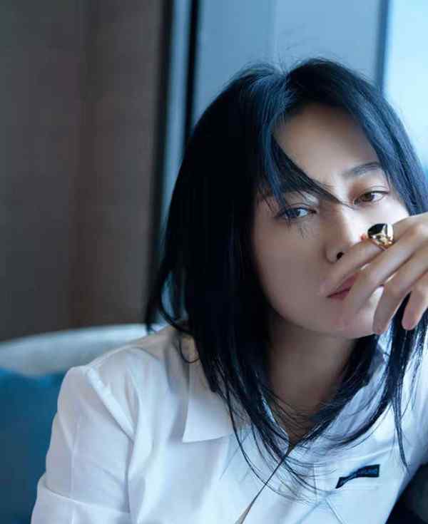 演员谭卓 演员谭卓：很高兴可以适应不同表演的宽度