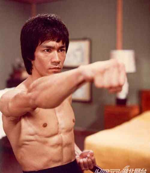 李小龙对泰拳 真实李小龙跟拳王打架视频，真实李小龙功夫有多高？真实李小龙跟拳王打架视频，真实李小龙功夫有多高？