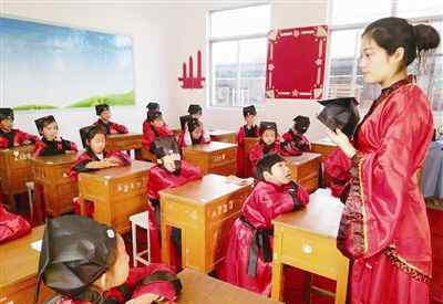 师丈 古代，学生称男老师的爱人叫“师母”，那对女老师的爱人该怎么叫