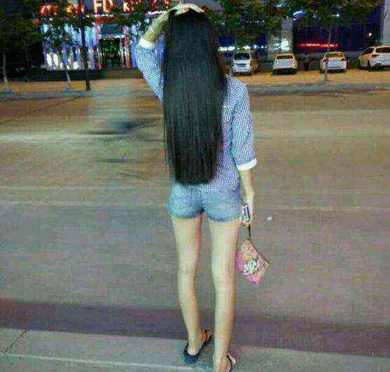 美女不戴胸章内图片 初中美女穿超短裤照片，超短裤恶心穿法图片