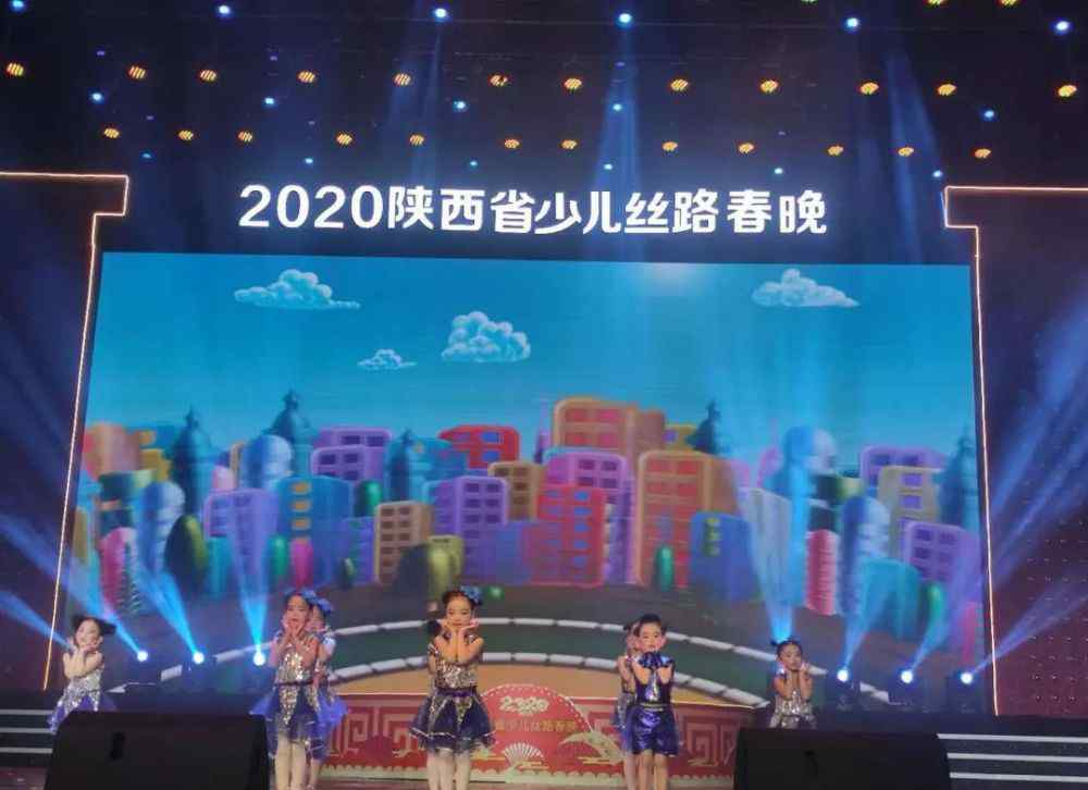 芝麻哥哥 央视主持人芝麻哥哥来西安，主持了一场12小时少儿春晚，家长说交钱就能上