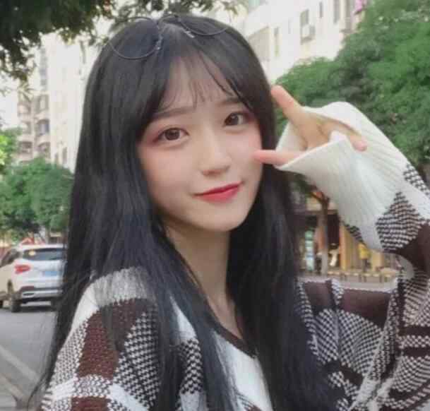 挤出来的螨虫图片 毛孔里反复挤出的小米粒,属于螨虫黑头,怎么挤都挤不完！