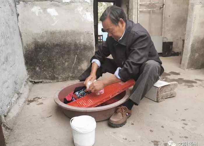 张宝珠 张宝珠 “她是一条生命 我不能丢下不管”