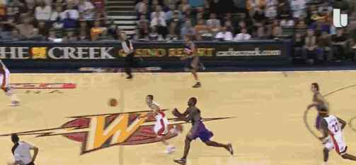 小乔丹死亡之扣 10时代NBA最佳扣篮：小乔丹死亡隔扣，詹韦连线＋詹姆斯自抛自扣