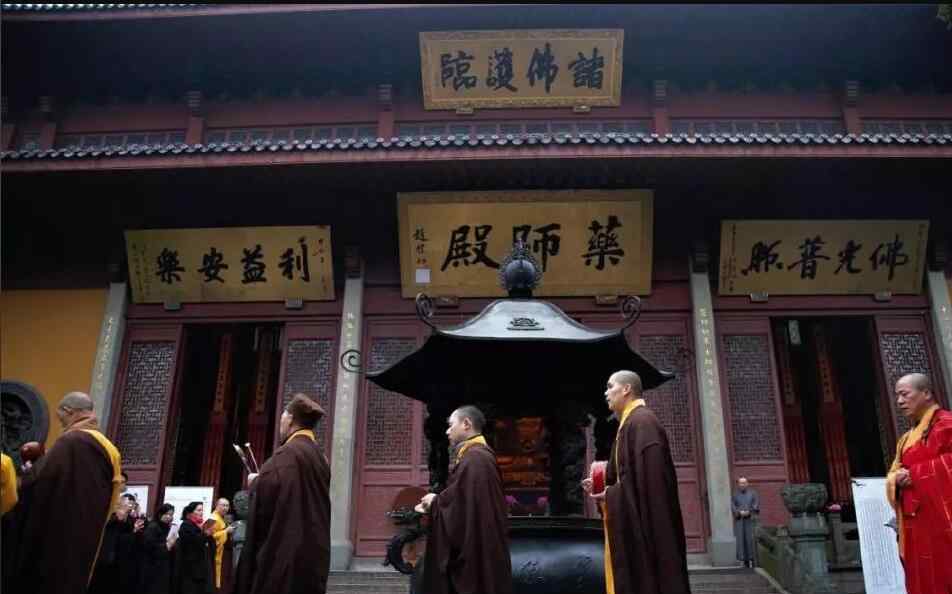 吃斋 进寺庙烧香需要吃斋吗，哪里的寺庙可以住？