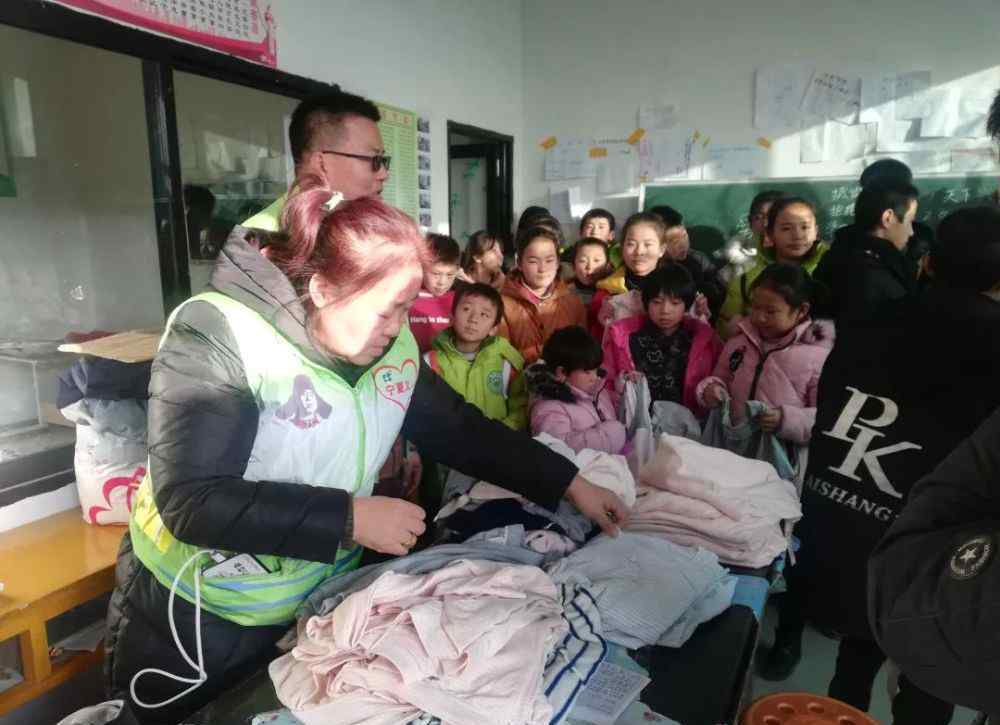 爱心小院 小年里新衣温暖爱心小院