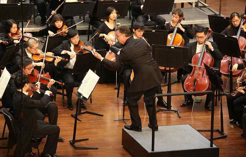 罗大卫 浙江交响乐团携手著名指挥家罗大卫演绎贝多芬经典