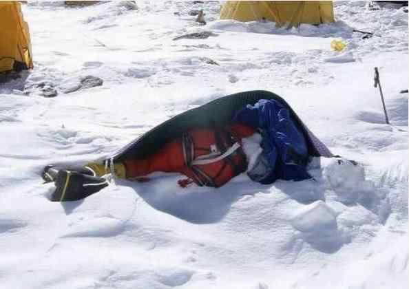 珠峰上的死尸 珠峰上的登山者遗体会烂掉吗，真实实拍珠峰上的哪些逝者图片