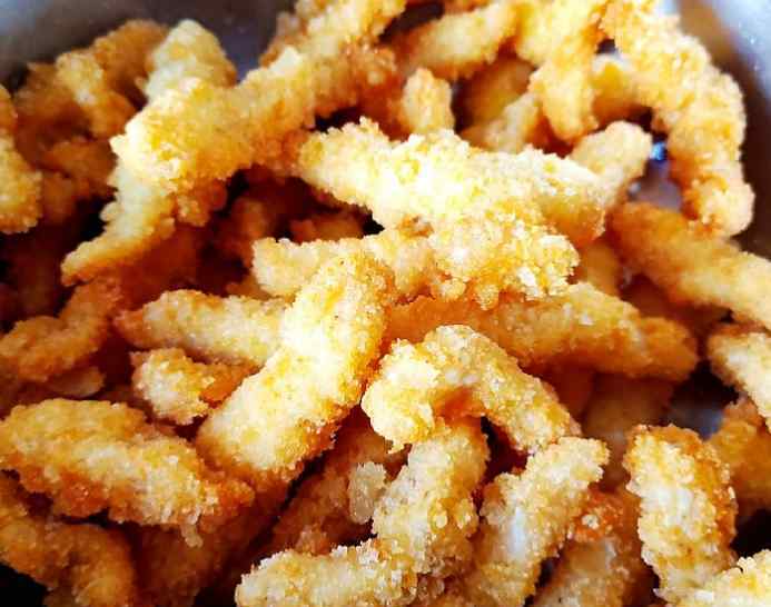 炸鸡柳怎么做外酥里嫩 教你4步，在家就能做炸鸡柳丝，外酥里嫩，好吃到“舔盘”！