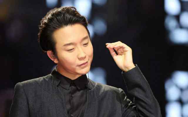 李玉刚个人演唱会 著名歌手李玉刚凌晨微博放狠话：我不配做演员！网友的回应很暖心