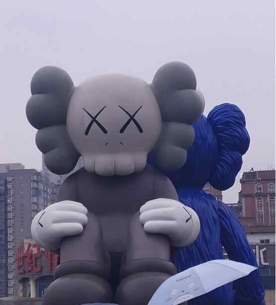 kaws芝麻街 kaws公仔为什么那么贵，kaws和芝麻街什么关系？