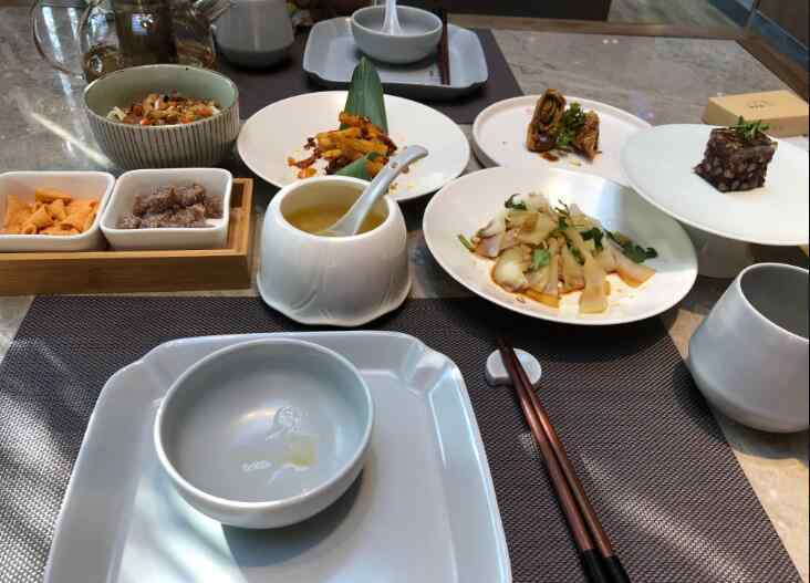 吃斋 进寺庙烧香需要吃斋吗，哪里的寺庙可以住？