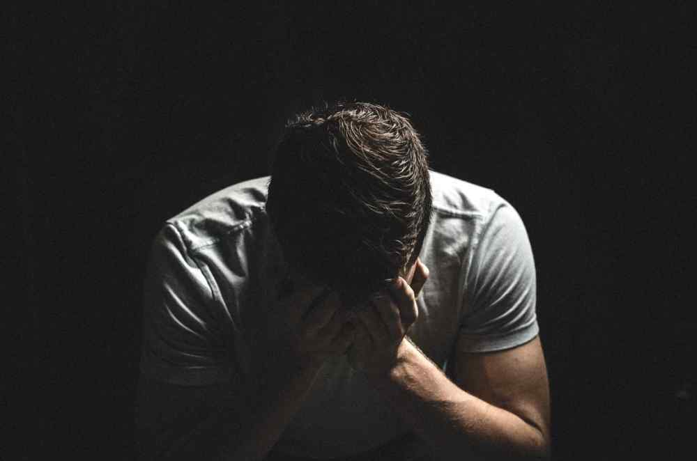 大人尿床是什么原因 早上醒来发现床单湿了，成年人尿床有6个原因，做好这7点能改正