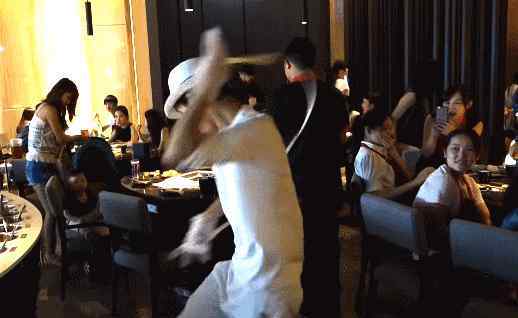 海底捞和火锅的区别 海底捞砸1.5亿开了家“无人火锅店“，网友炸了：没有变态服务的海底捞，和普通火锅有什么区别