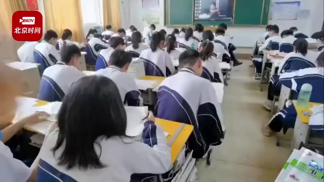 高三学生自习把班主任照片设成屏保：心里踏实 登上网络热搜了！