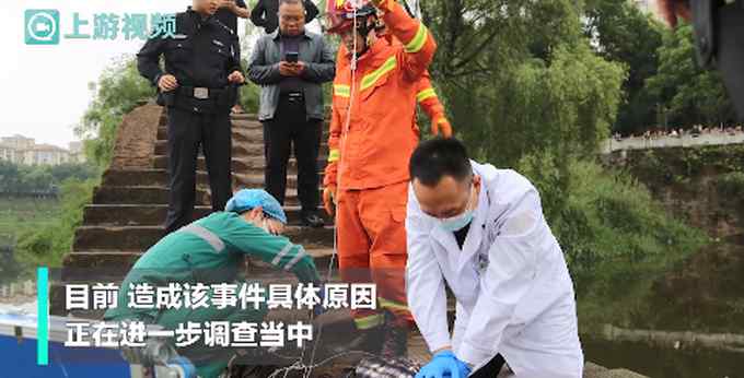悲剧！重庆一男子走路看手机坠桥溺亡 目击者：分神导致一脚踩滑