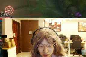 sneaky 又是欣赏女装的一天，sneaky来给大家整活了
