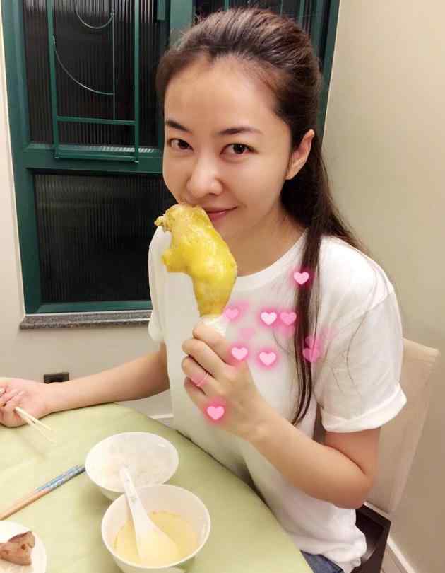 熊黛林晒婆婆做的爱心鸡腿 疑回应被婆家冷落传