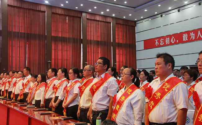 优秀教师材料 优秀教师先进事迹材料_新时代文库文章配图