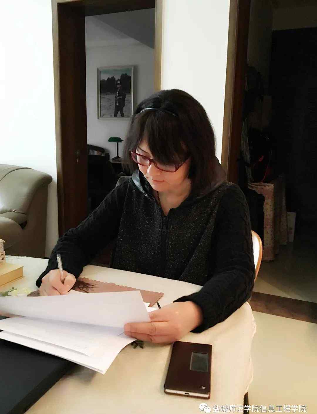黄津津 【榜样在身边】平凡而谦逊的绿叶  ——记信息工程学院2019年先进工作者 教师黄津津文章配图