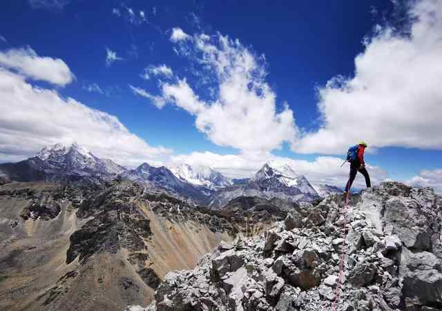 一名山东登山者在四川田海子山失联  目前已展开救援 究竟发生了什么?