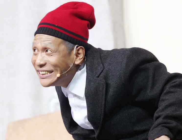 扎心了！宋小宝当众泡脚结果脚比脸白