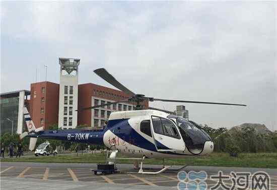 郑州校内坐直升机 40名师生登机体验 网友：壮哉