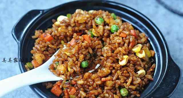 酱油炒饭怎么做最好吃 酱油炒饭怎么做最好吃？掌握这一点，米饭蓬松爽口，特别入味文章配图