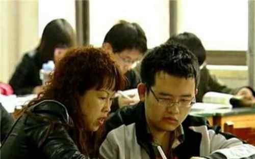 母亲节策划：“缺觉”妈妈，无薪职业文章配图