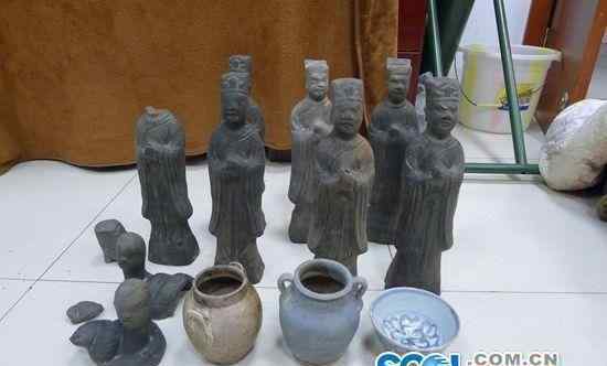 行李箱过安检仪扫描出人脸 盗墓贼露出原形