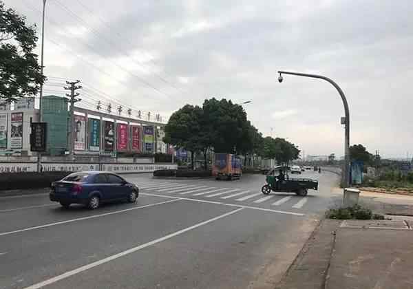 宝马4S店销售顾问带客户试驾 斑马线撞死退休教文章配图
