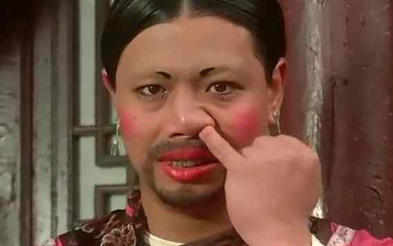 惊呆！大妈爱用手指挖鼻孔　抠到鼻涕带血变鼻文章配图
