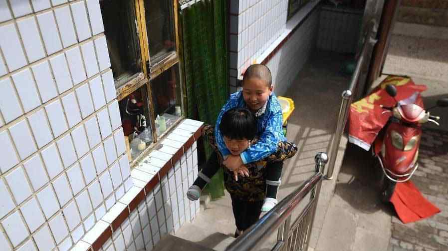 大爱无疆 山西乳娘村用爱心喂养“弃儿”