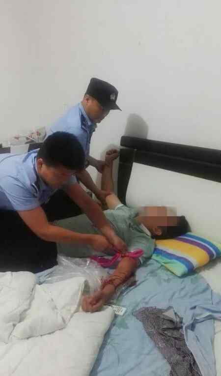 男子与女友发生感情纠纷割腕自杀 写血书:我爱她