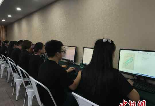 成都造人工智能机器人首战高考数学 最高获105分