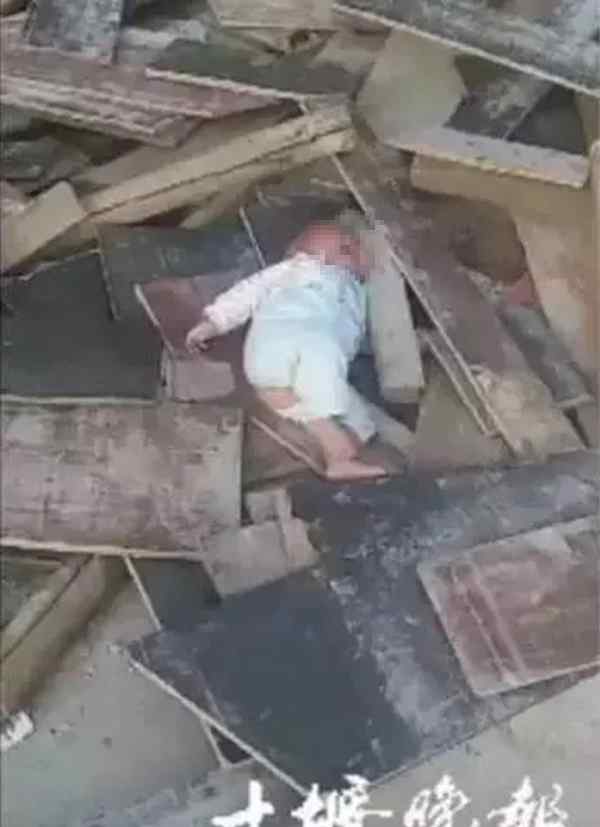 女子疑产后抑郁将女婴遗弃工地 未留下纸条奶瓶文章配图